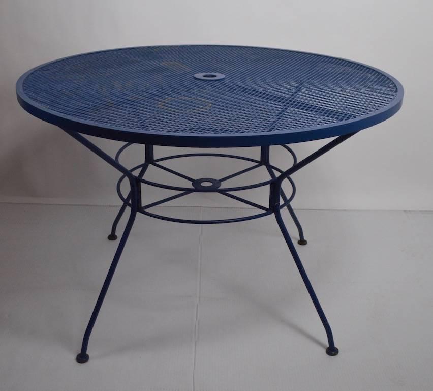 Circular mesh top patio, garden table. Interesting modernist design, original condition, paint finish shows some wear, top paint shows variation in color, as shown.