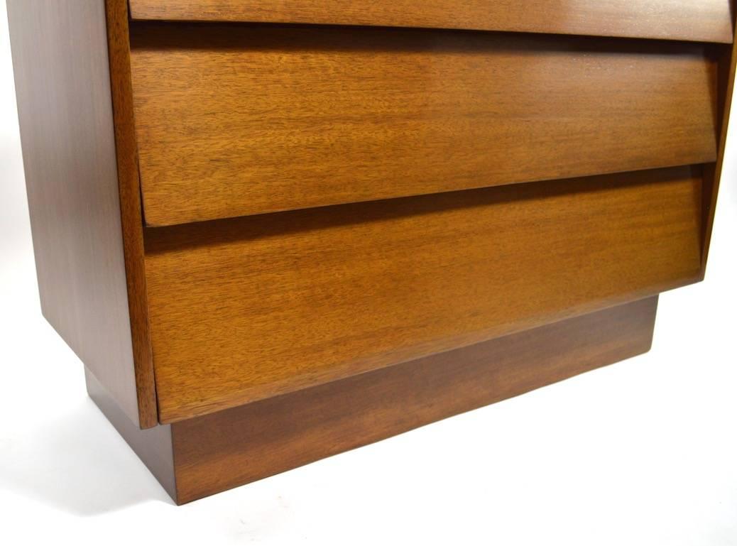 Pair of Bachelors Chests with Louvered Drawers after Florence Knoll In Excellent Condition In New York, NY