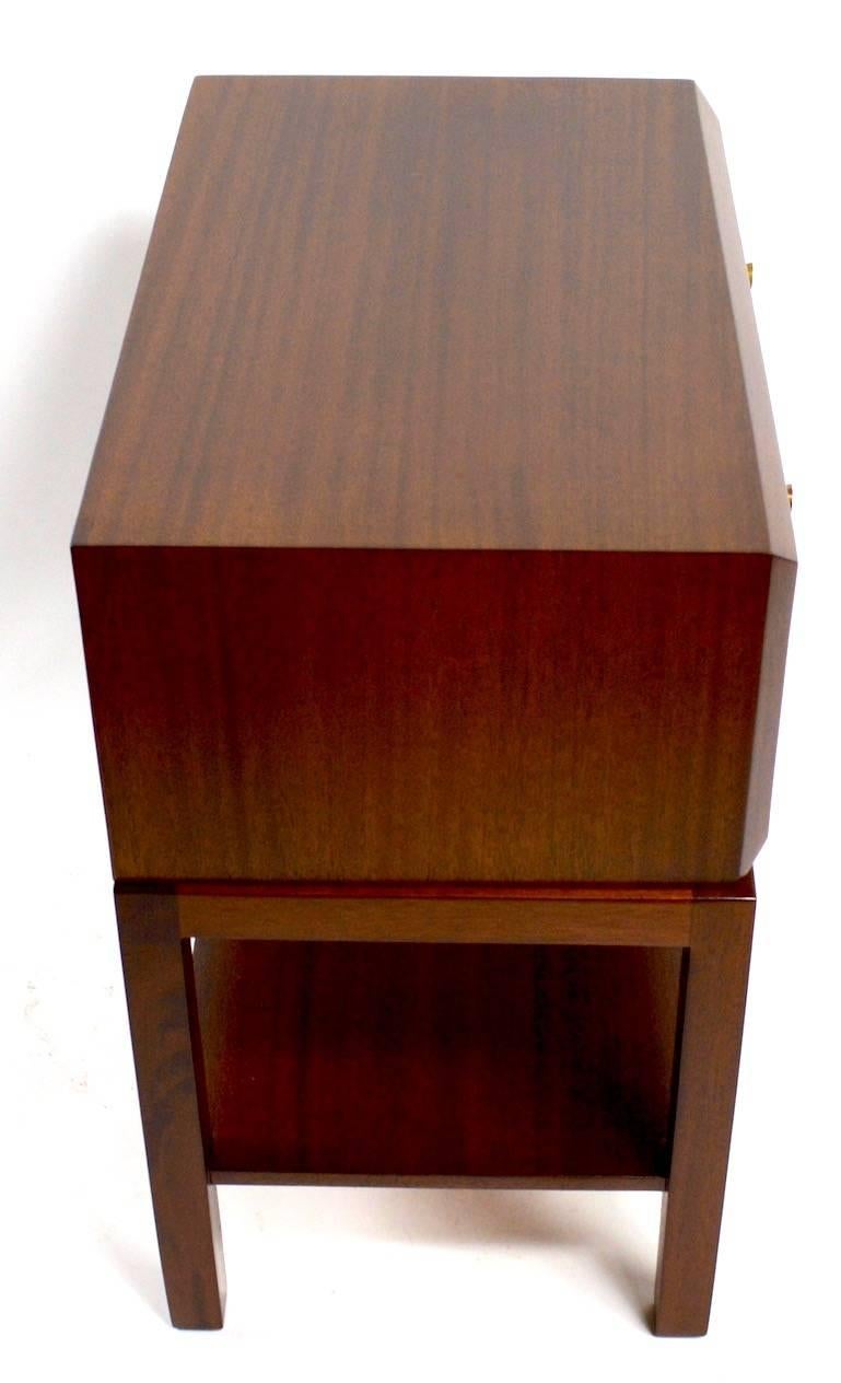 Mid-20th Century Pair of Stylish Nightstand Tables