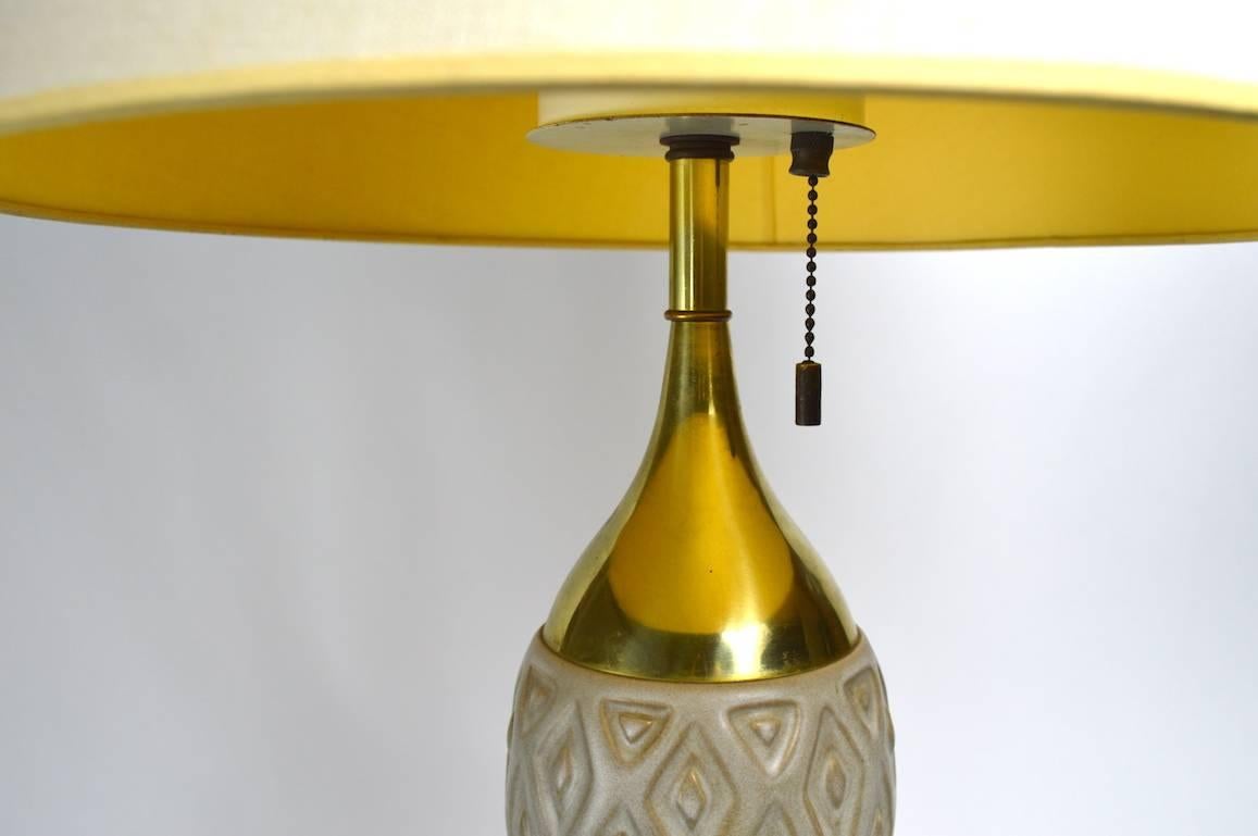 Gerald Thurston for Lightolier Ceramic and Brass Table Lamp In Good Condition For Sale In New York, NY