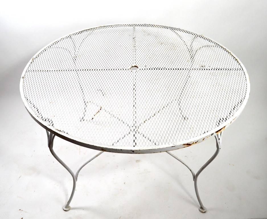 Mid-20th Century Round Woodard Dining Table with Cabriole Legs and Mesh Top