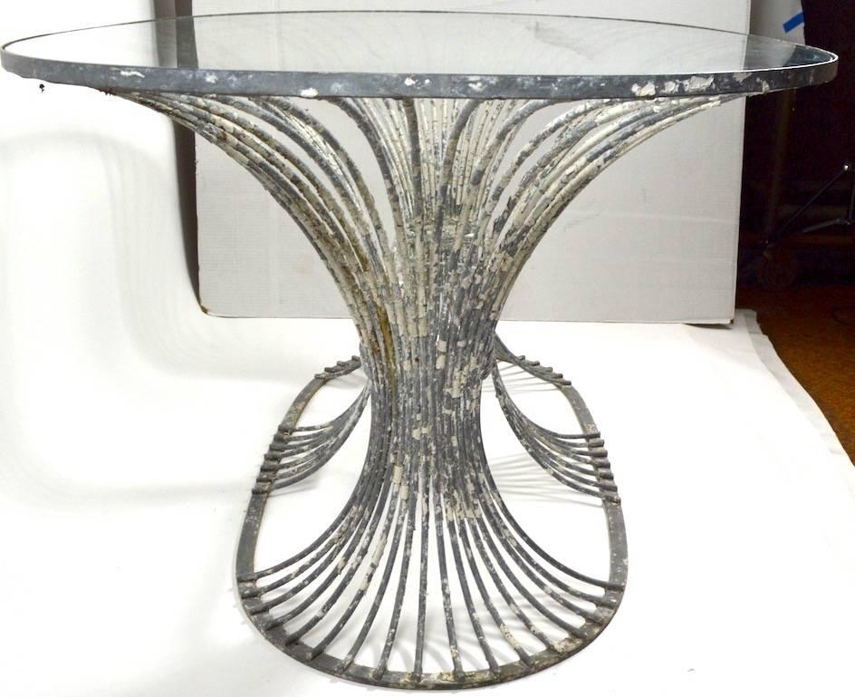 Art déco Rare table de jardin Art Déco de Leinfelder en zinc et verre en vente