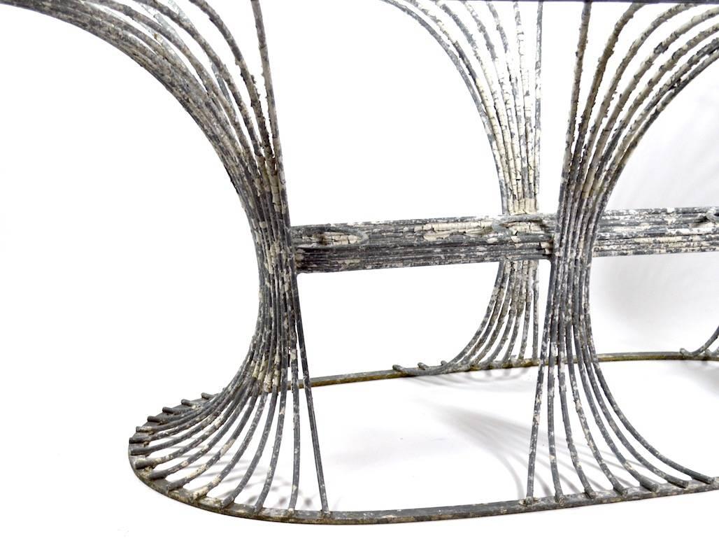 Rare table de jardin Art Déco de Leinfelder en zinc et verre Bon état - En vente à New York, NY