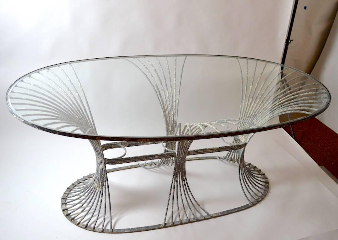 Verre Rare table de jardin Art Déco de Leinfelder en zinc et verre en vente