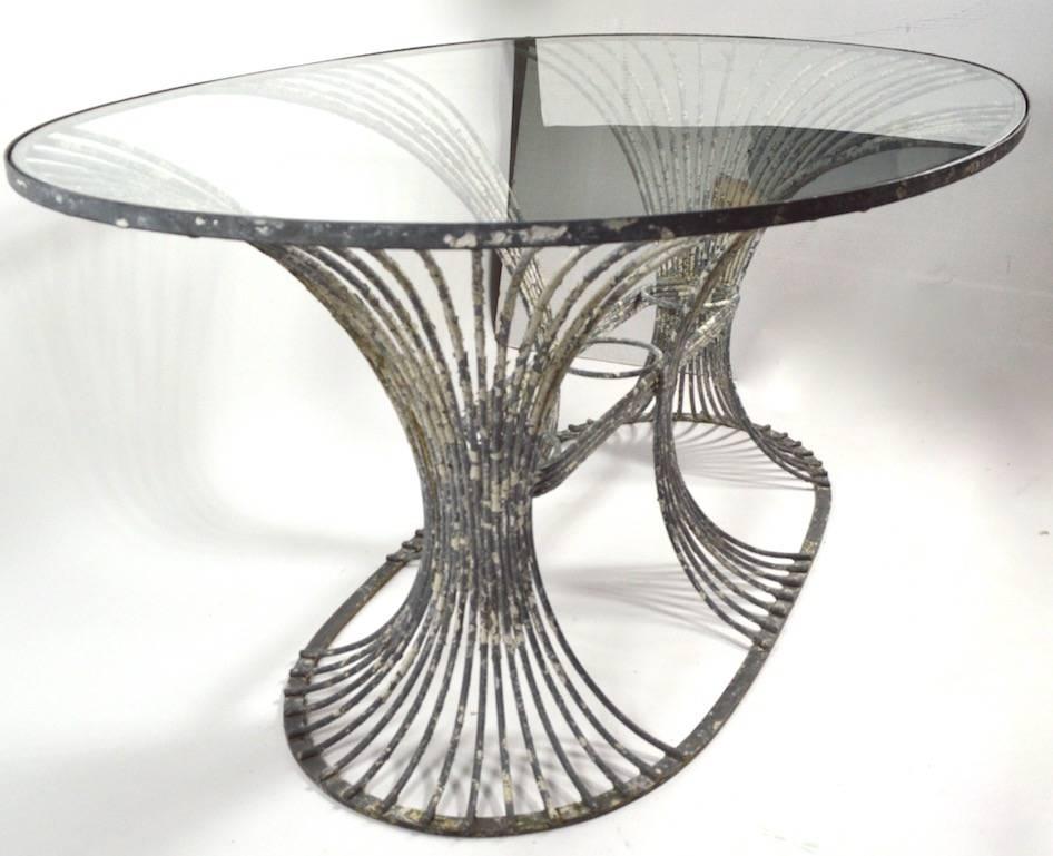 Rare table de jardin Art Déco de Leinfelder en zinc et verre en vente 2