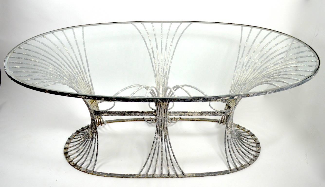 Rare table de jardin Art Déco de Leinfelder en zinc et verre en vente 3