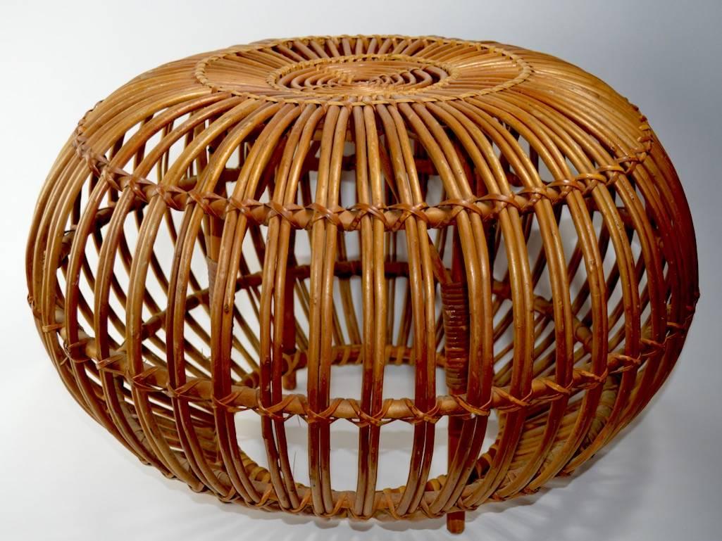 Classic Albini footrest, pouf, ottoman in reed wicker. This example is in very good, original condition.