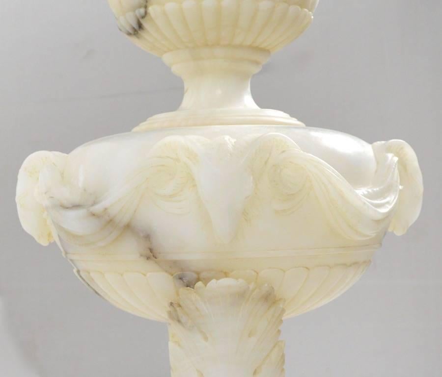 Néo-classique Lampe en albâtre massif de Marbro Co en vente