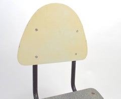 Chaise d'enfant moderniste