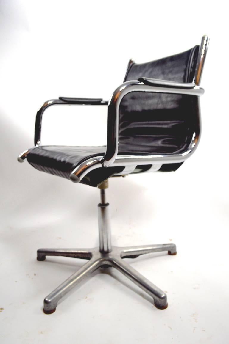 Four chrome and vinyl swivel chairs by Olymp. These chairs are in good condition, showing some cosmetic wear normal and consistent with age. Measures: Arm height 26.5