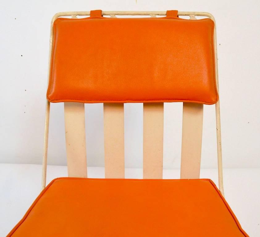 Woodard Chair with Orange Seat and Back Pad In Good Condition For Sale In New York, NY