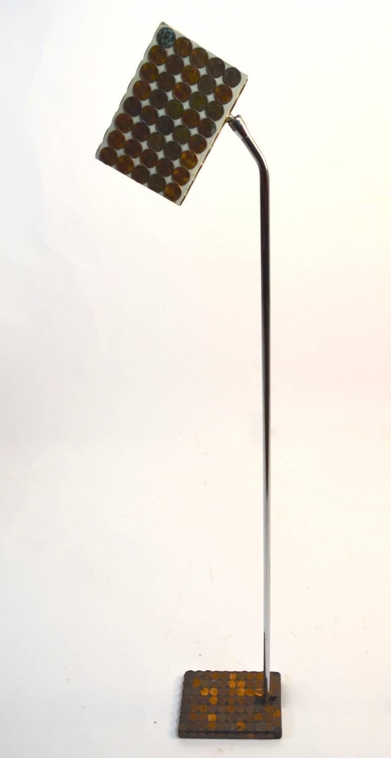 Modernistische Kovacs-Lampe mit Kupferpfennigen auf dem verstellbaren Schirm und dem Sockel, Volks- oder Außenseiter-Kunstlampe des 20. Maße: Quadratischer Haubenschirm 6