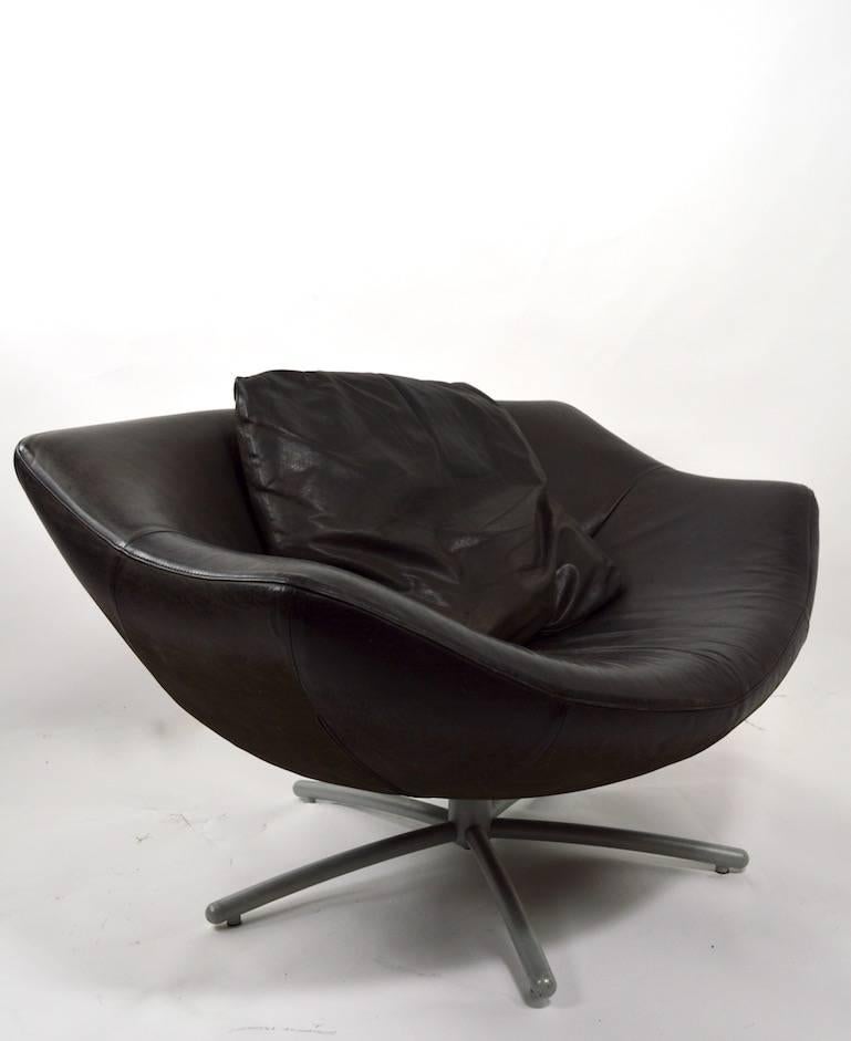 Steel Pair of Leather Swivel Chairs by Gerard Van Den Berg