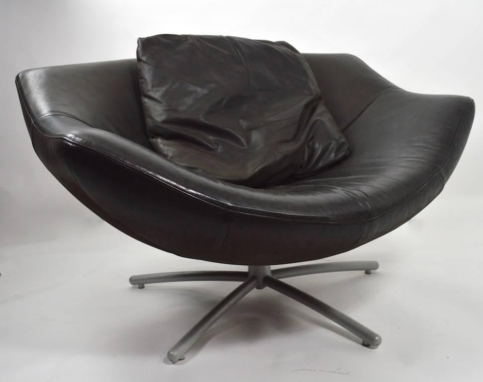 Post-Modern Pair of Leather Swivel Chairs by Gerard Van Den Berg
