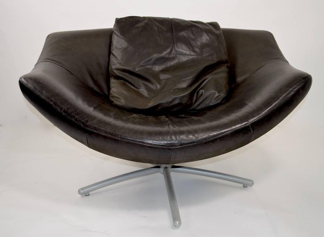 Pair of Leather Swivel Chairs by Gerard Van Den Berg In Good Condition In New York, NY