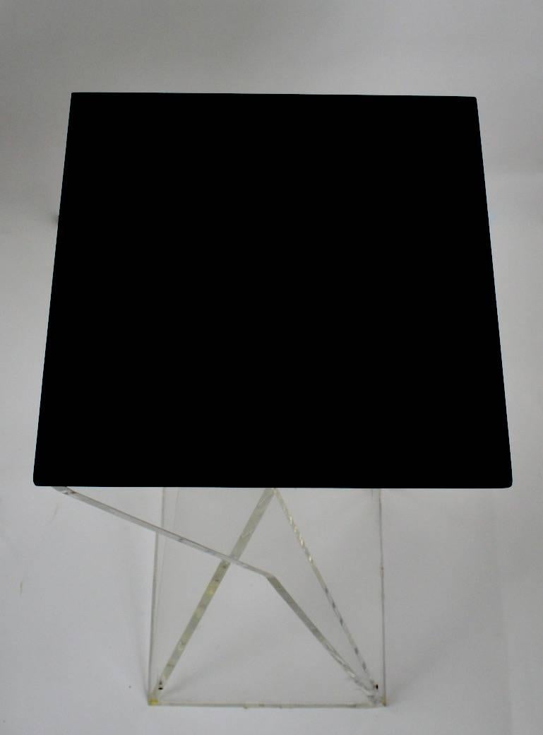 Mid-Century Modern The Pedestal moderniste en lucite en vente