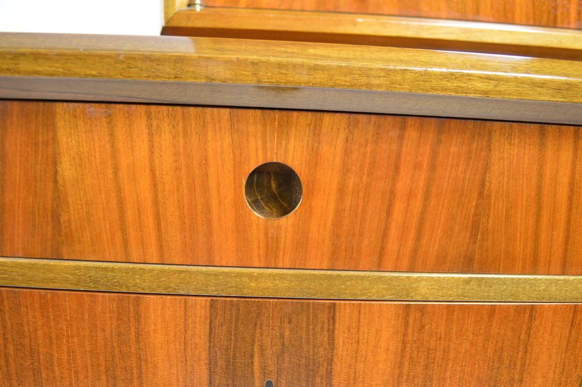 Impiallacciato Credenza Edmund Spence Breakfront in vendita
