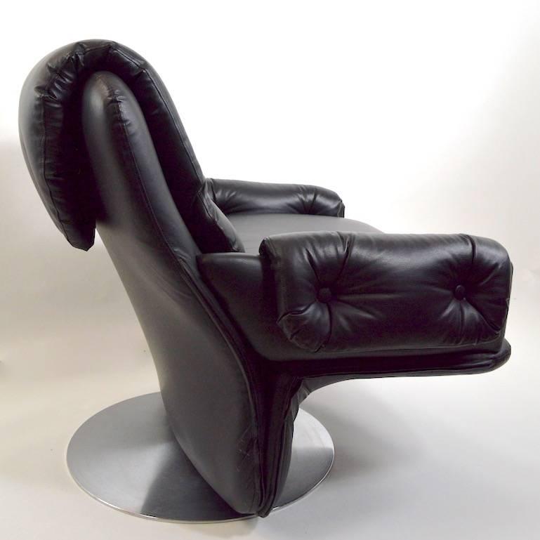 Pair of Black Leather Lounge Chairs 1