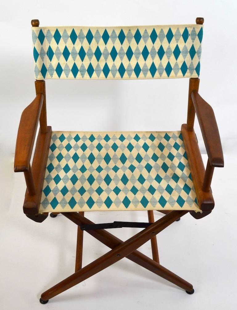 Great pair of folding directors chairs in original vintage fabric upholstery, made by the Telescope Chair Company.
Both are in excellent, original condition, clean ready to use. Measures: Arm height 24.5, seat height 18.
    