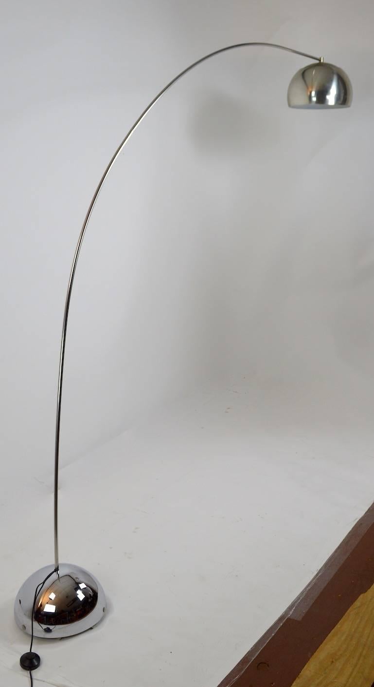 Large chrome arc floor lamp, circa 1970s. Clean, original, working condition, the shade has a surface scratch as shown in images. Dramatic form, stylish and well constructed.