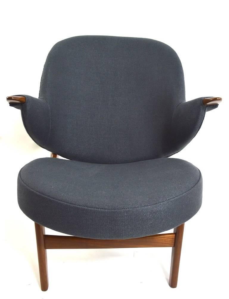 Danish modern lounge chair,  professionally refinished and reupholstered (in grey linen),  in mint condition. Measures: Arm height 24.75 x seat height 18.
Design attributed to Poul Jessen.