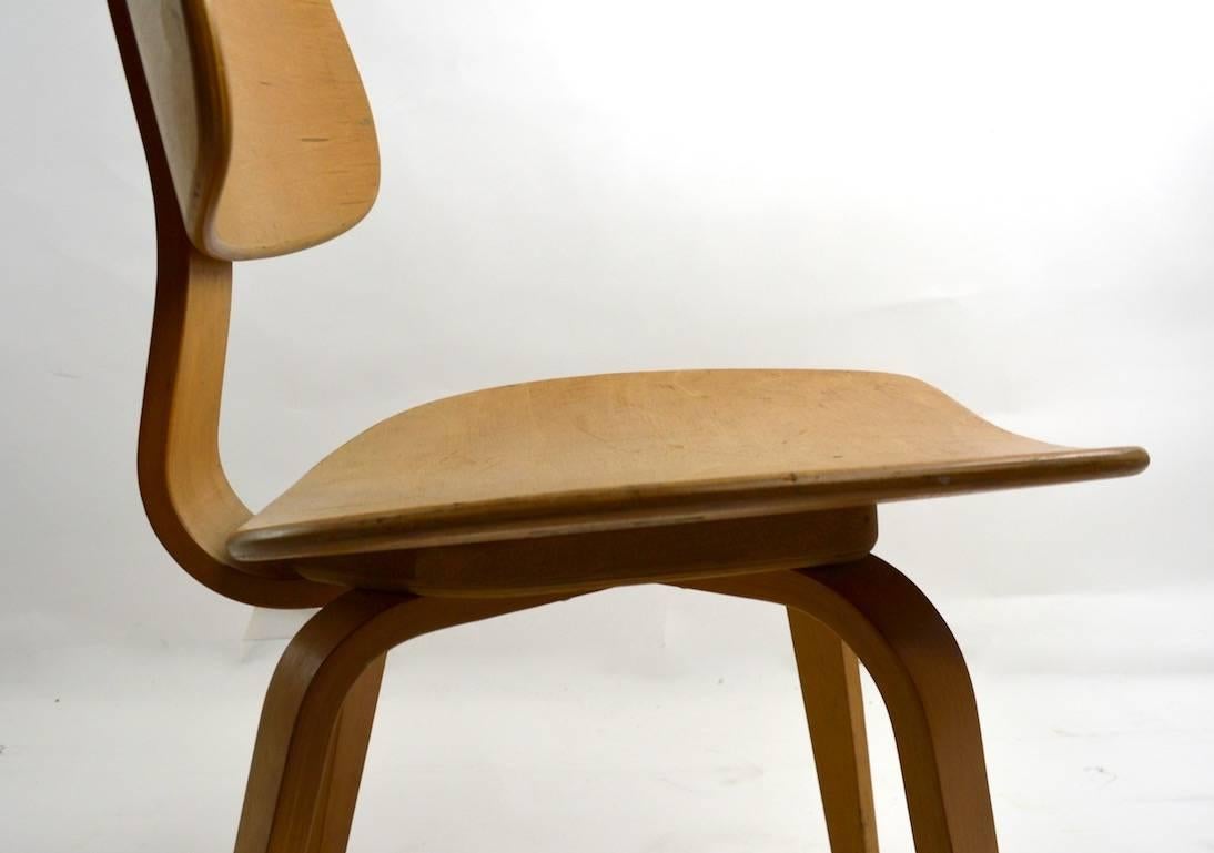 Mid-Century Modern Pair of Thonet Mid Century Bentwood Chairs