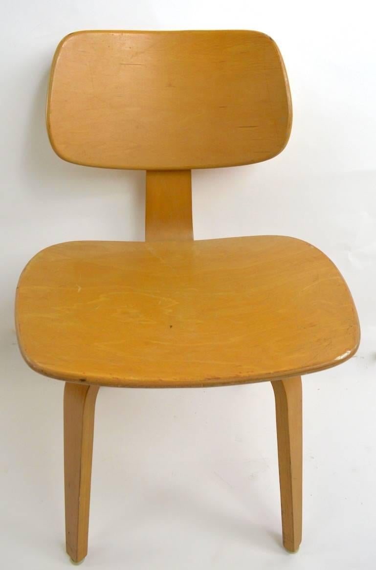 Classic Thonet blonde bent plywood dining height chairs (seat H 16 inch). Finish shows significant cosmetic wear, we offer professional refinishing if you prefer a more finished look. Priced and offered individually, however we would love to see