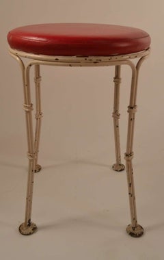 Taburete puf de hierro forjado de Kutcher's Resort Uno de los seis disponibles