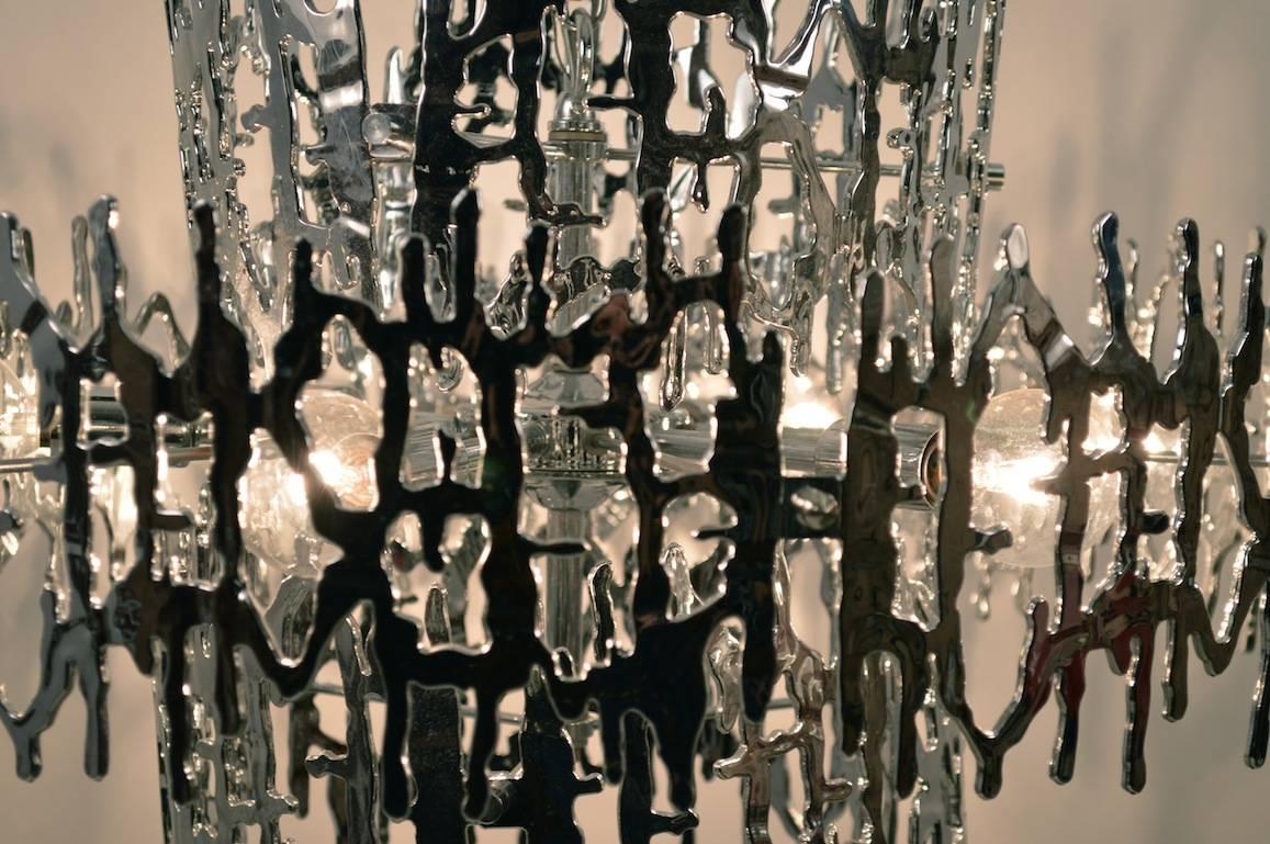 Brutalist Chandelier in Chromed Plastic In Excellent Condition In New York, NY