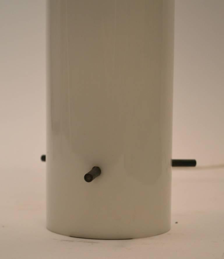 Lampe de table en verre cylindrique attribuée à Stilnovo  Bon état - En vente à New York, NY