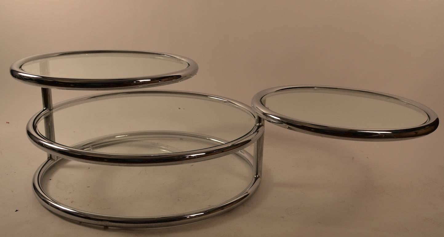Chrome Mechanical Disk Table In Good Condition For Sale In New York, NY