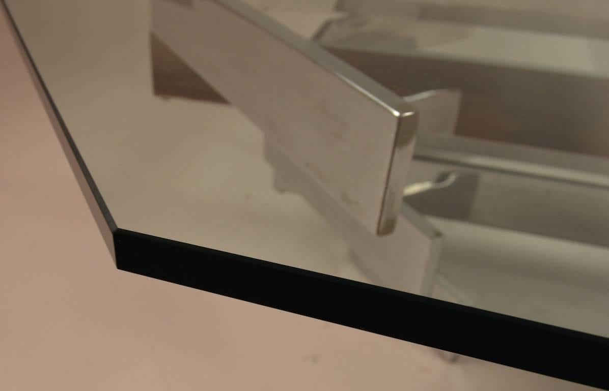 Mid-Century Modern Table basse octogonale en chrome et verre  en vente