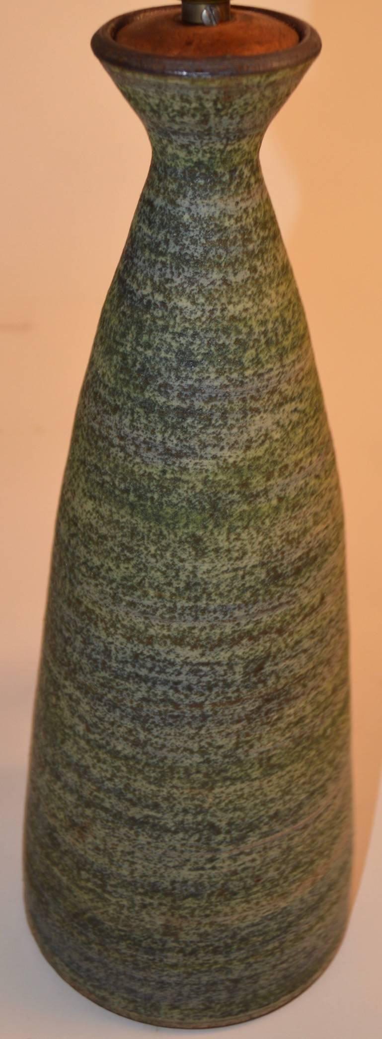 Mid-20th Century Elegant Mid-Century Modern Pottery Lamp