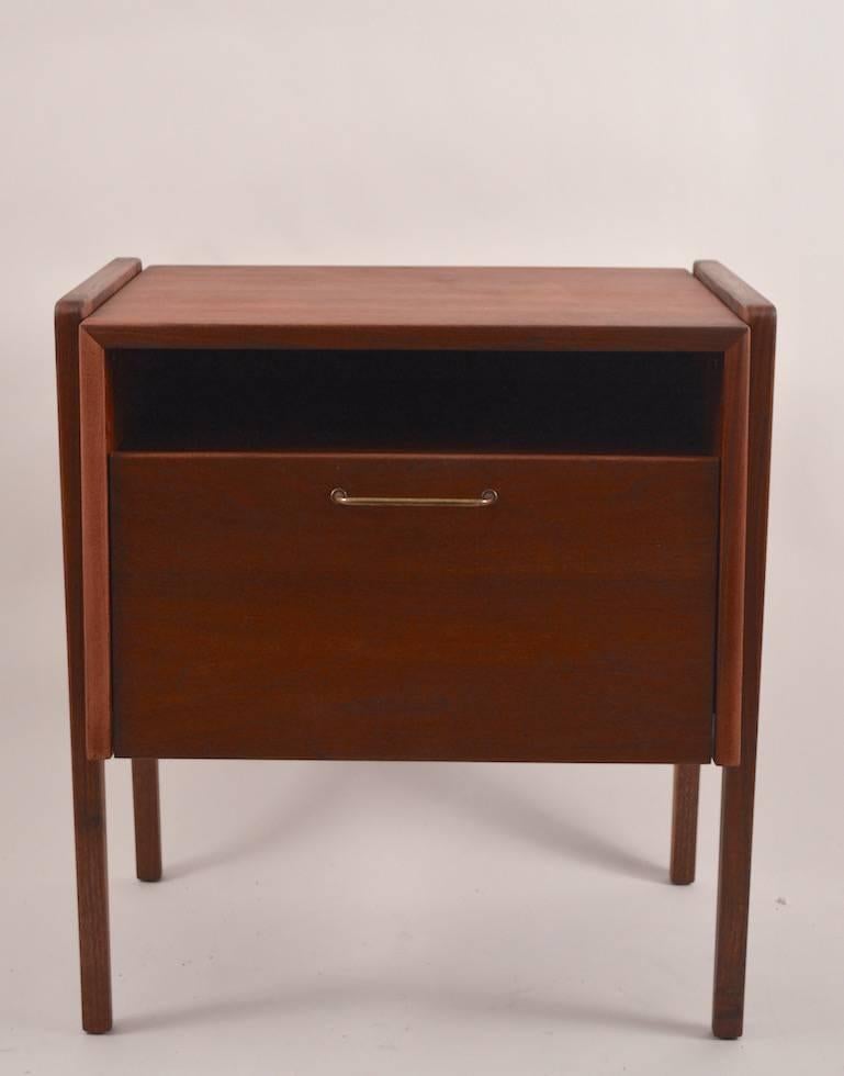 Pair of Jens Risom Nightstand End Tables 3