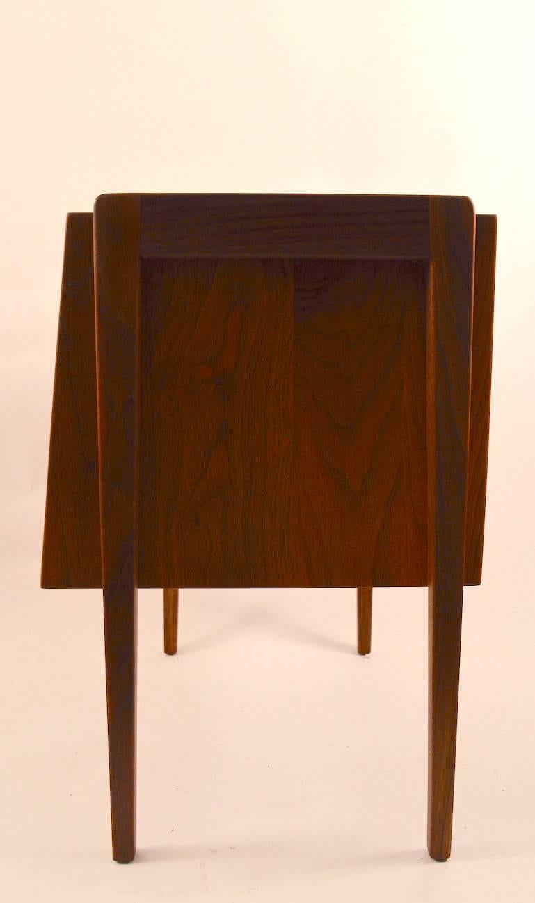 Pair of Jens Risom Nightstand End Tables In Excellent Condition In New York, NY