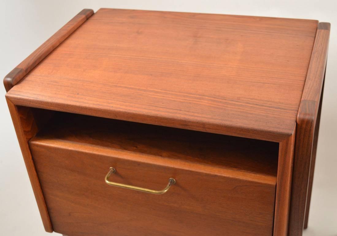 Mid-Century Modern Pair of Jens Risom Nightstand End Tables