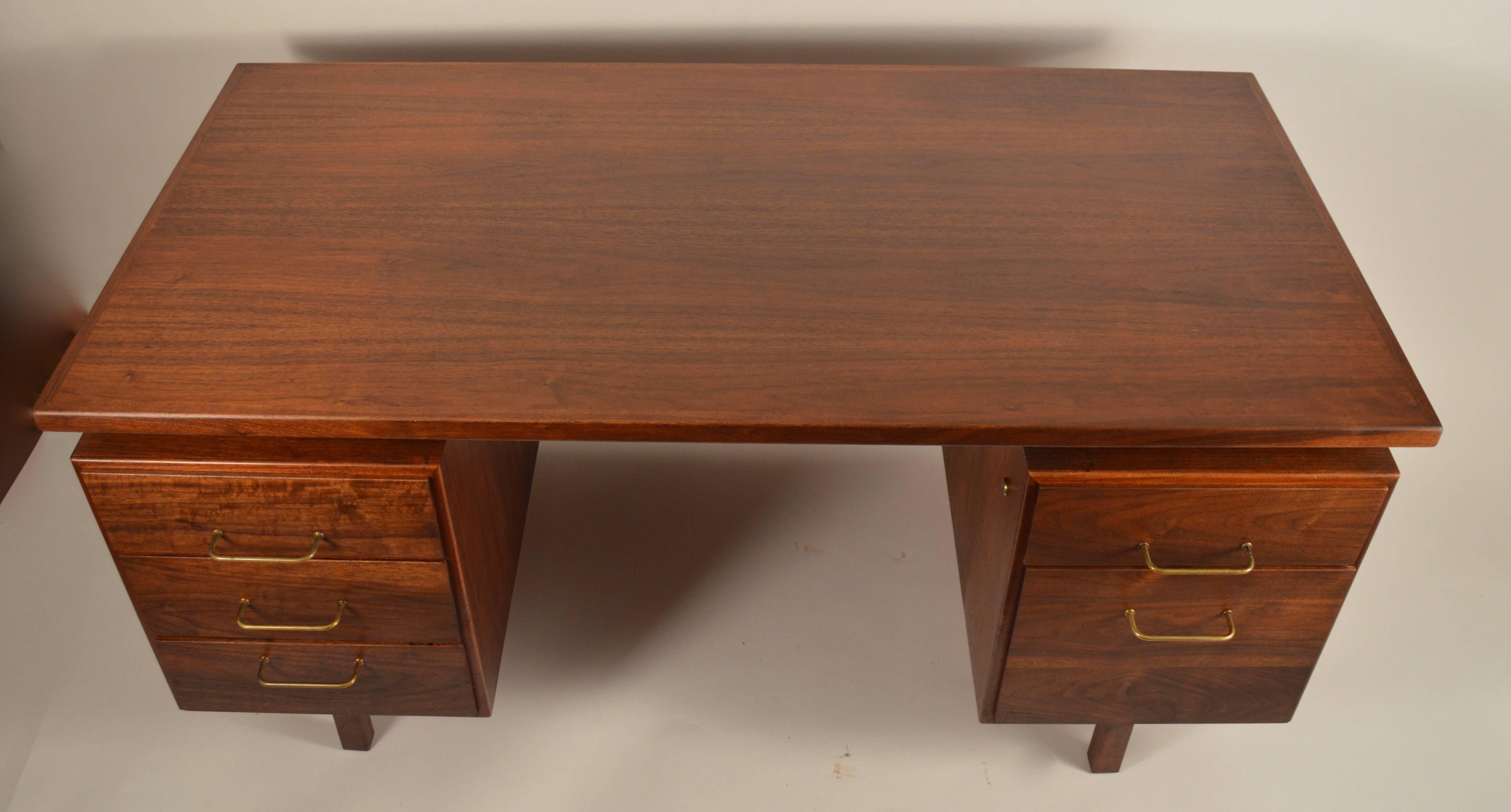 Large Desk by Risom In Excellent Condition In New York, NY