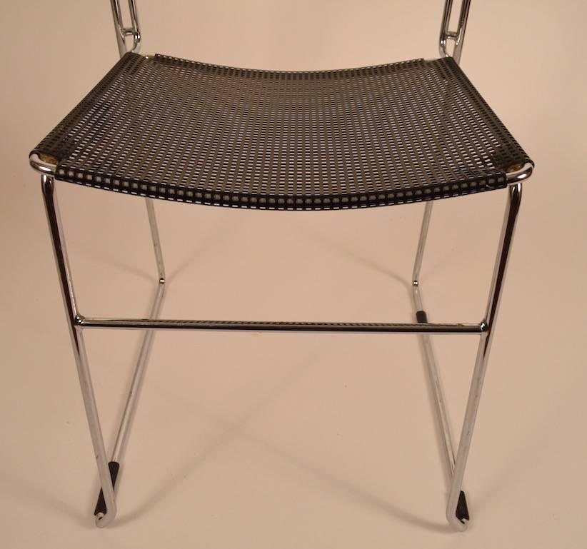 Sessel aus schwarzem und verchromtem Metallnetz (Italienisch) im Angebot