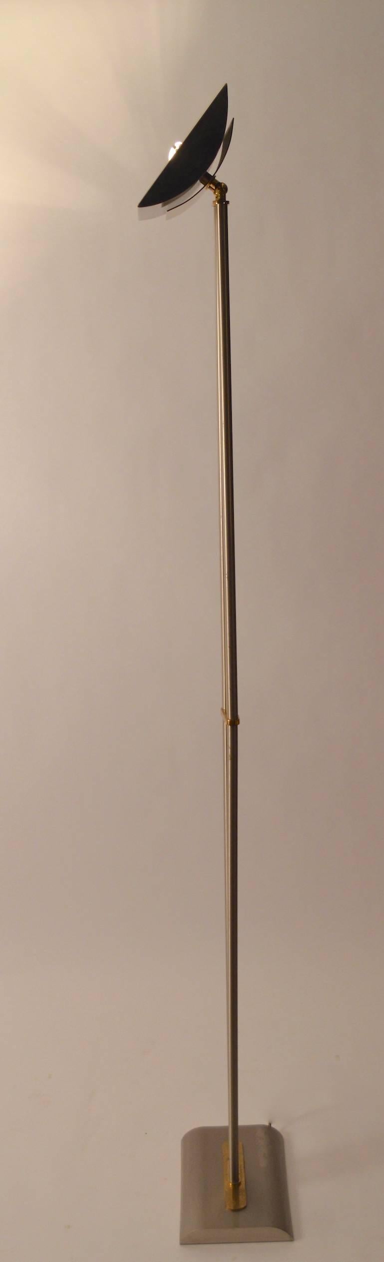 torchère-style halogen lamp