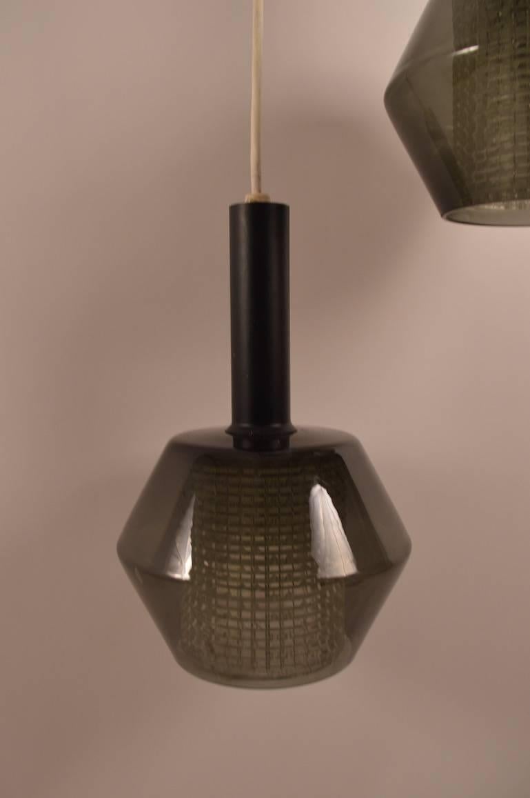 Modernistischer Drei-Licht-Kronleuchter aus kaskadenförmigem Rauchglas nach Panton (amerikanisch) im Angebot