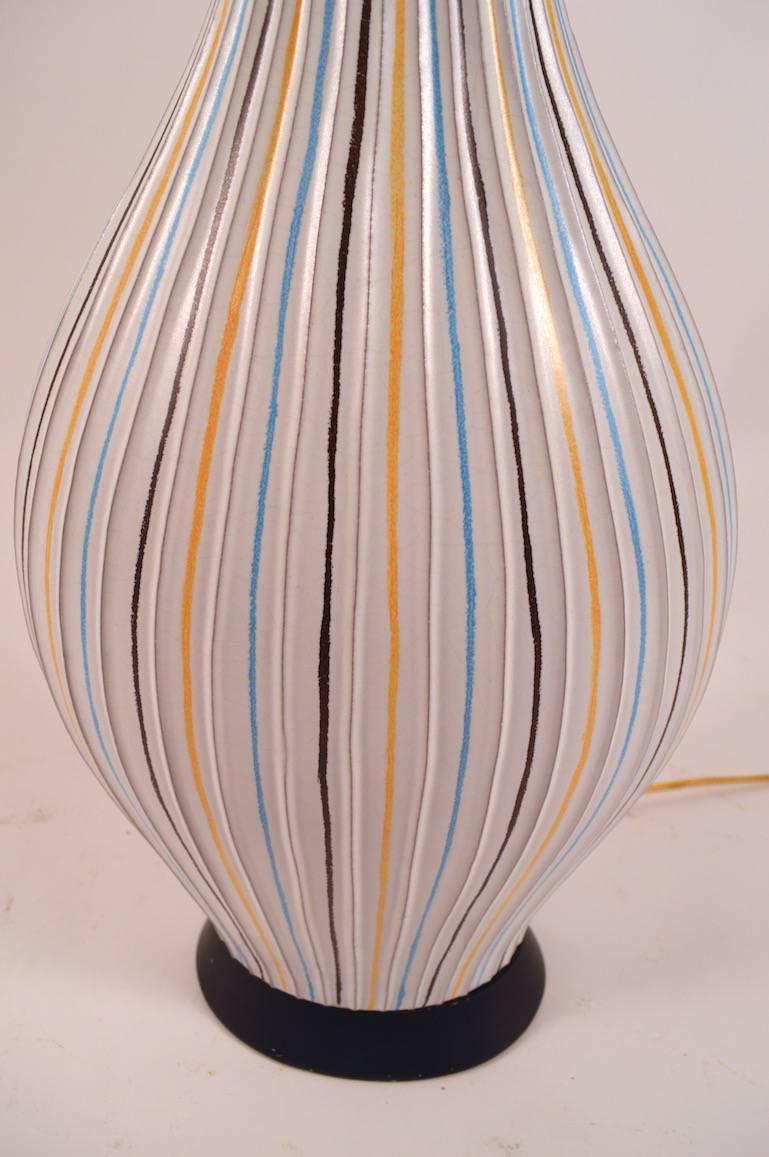 italien Lampe de poterie céramique sgraffite en vente