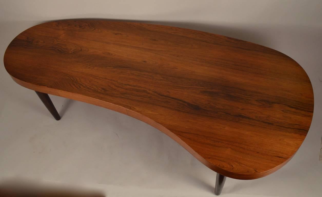 Américain Table basse extra longue en palissandre faite sur mesure d'après Rohde en vente