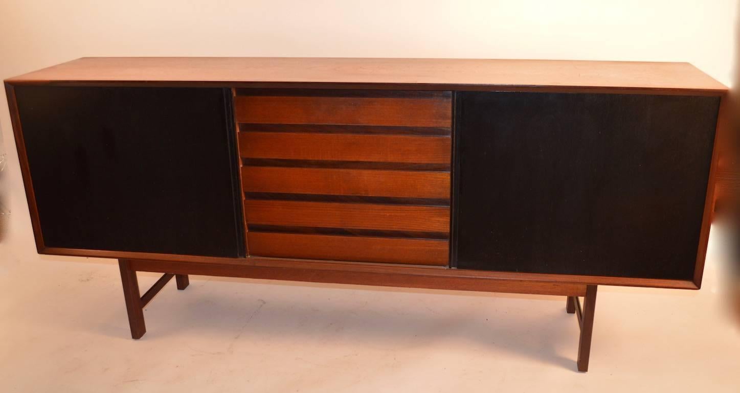 Credenza with Black Doors In Good Condition In New York, NY