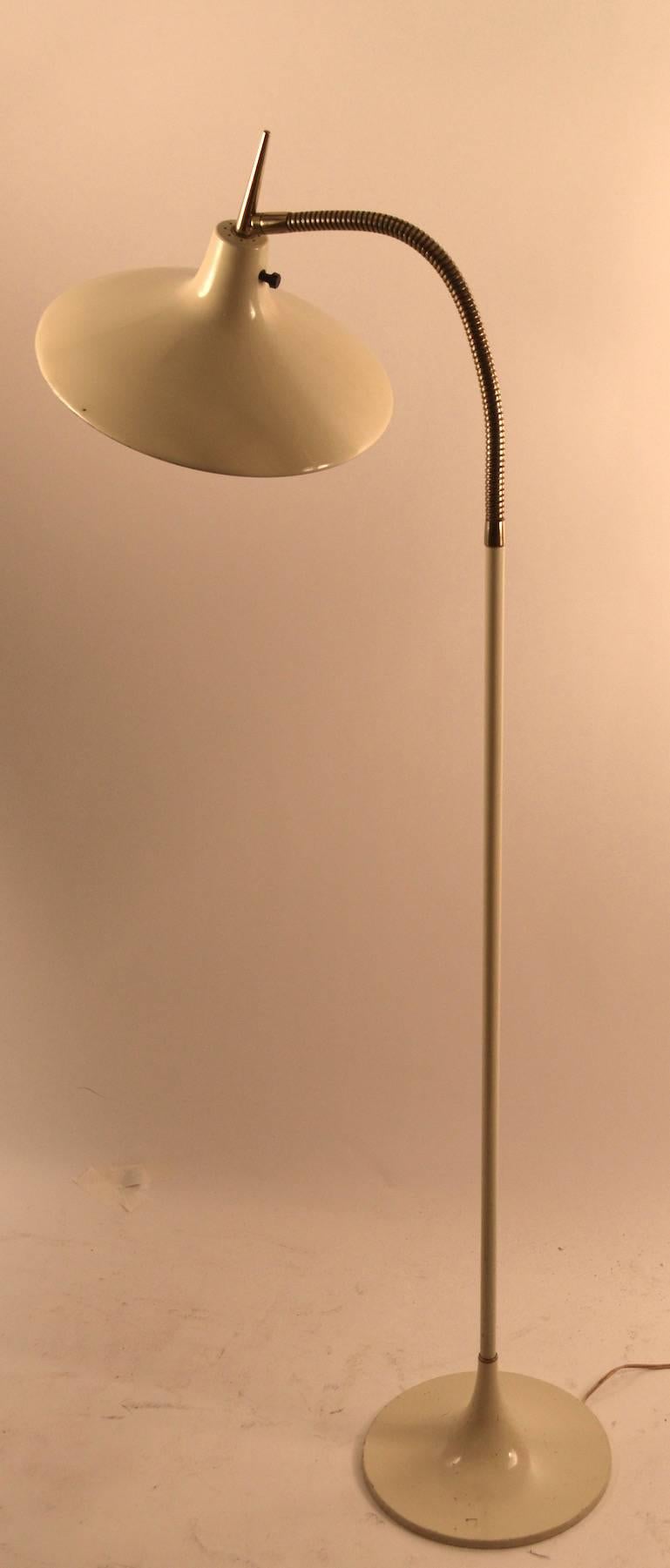 Mid-Century Modern White and Brass B-683 Laurel Floor Lamp, in the style of Gio Ponti For Sale