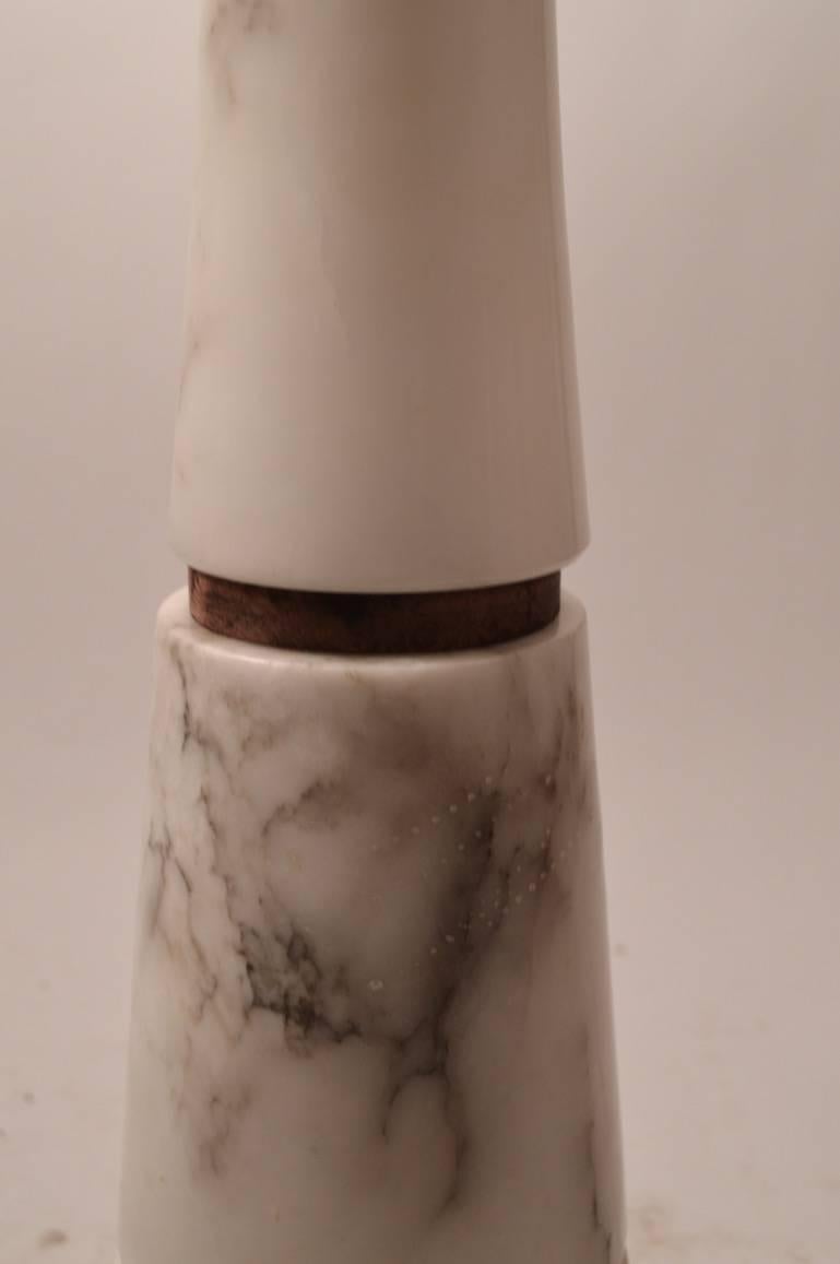 Marbre Lampe italienne moderniste en marbre en vente