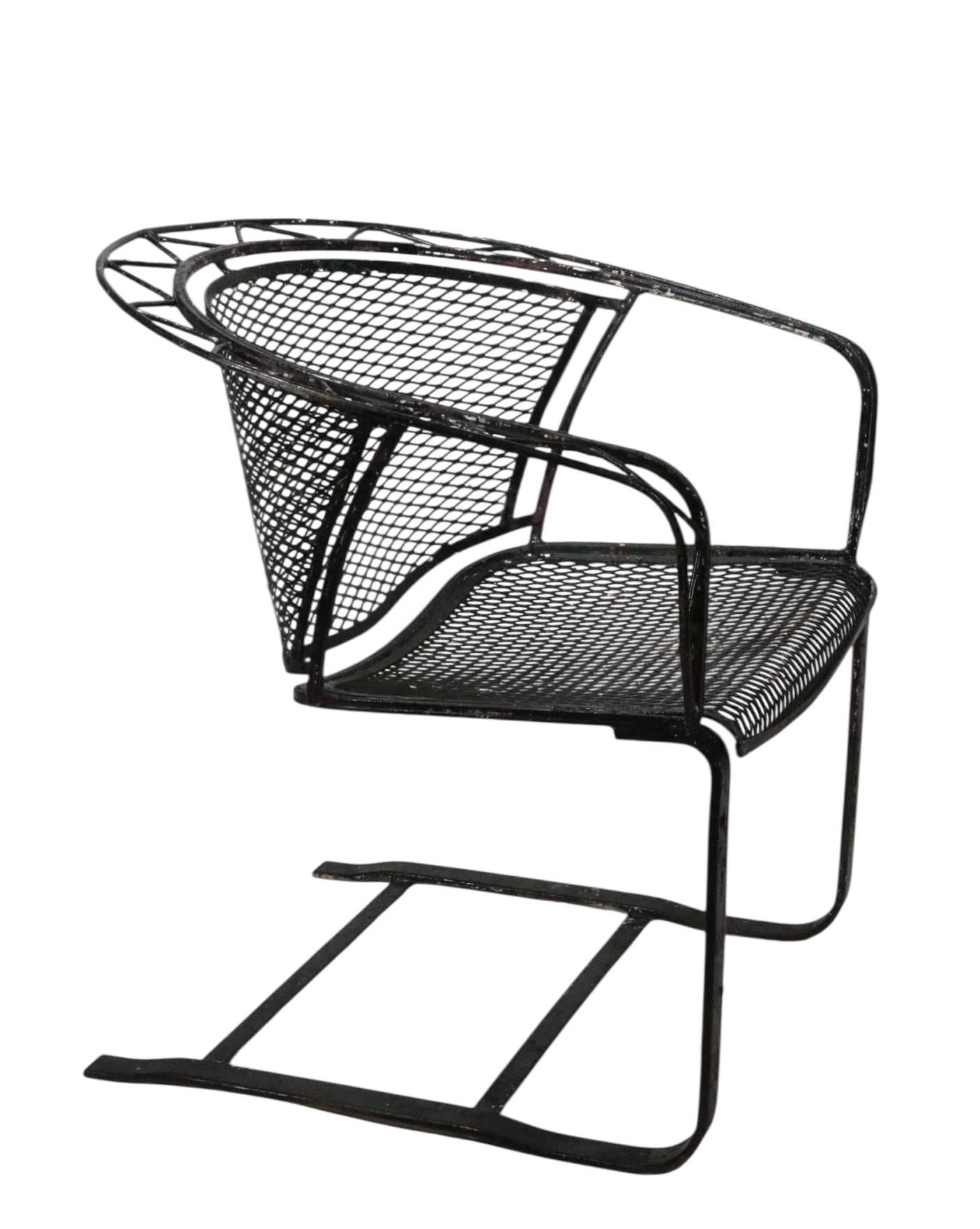 Salterini Zig Zag Pattern Cantilevered Garden Patio Poolside Dining Height Chair In Good Condition For Sale In New York, NY