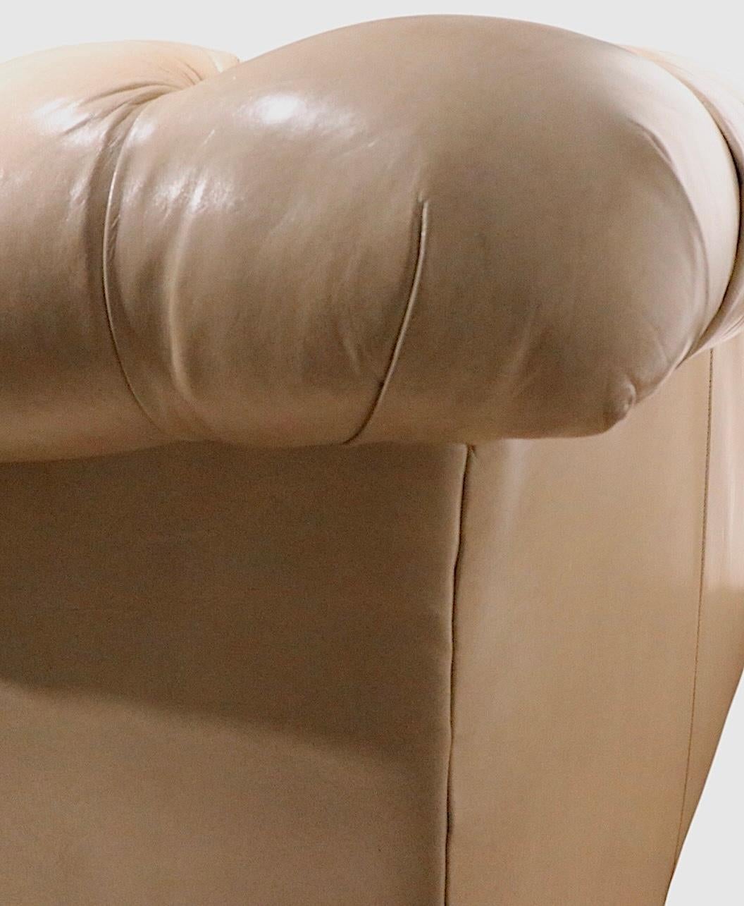 Pair of Tufted Leather Chesterfield Sofas c. 1950/60's In Good Condition For Sale In New York, NY
