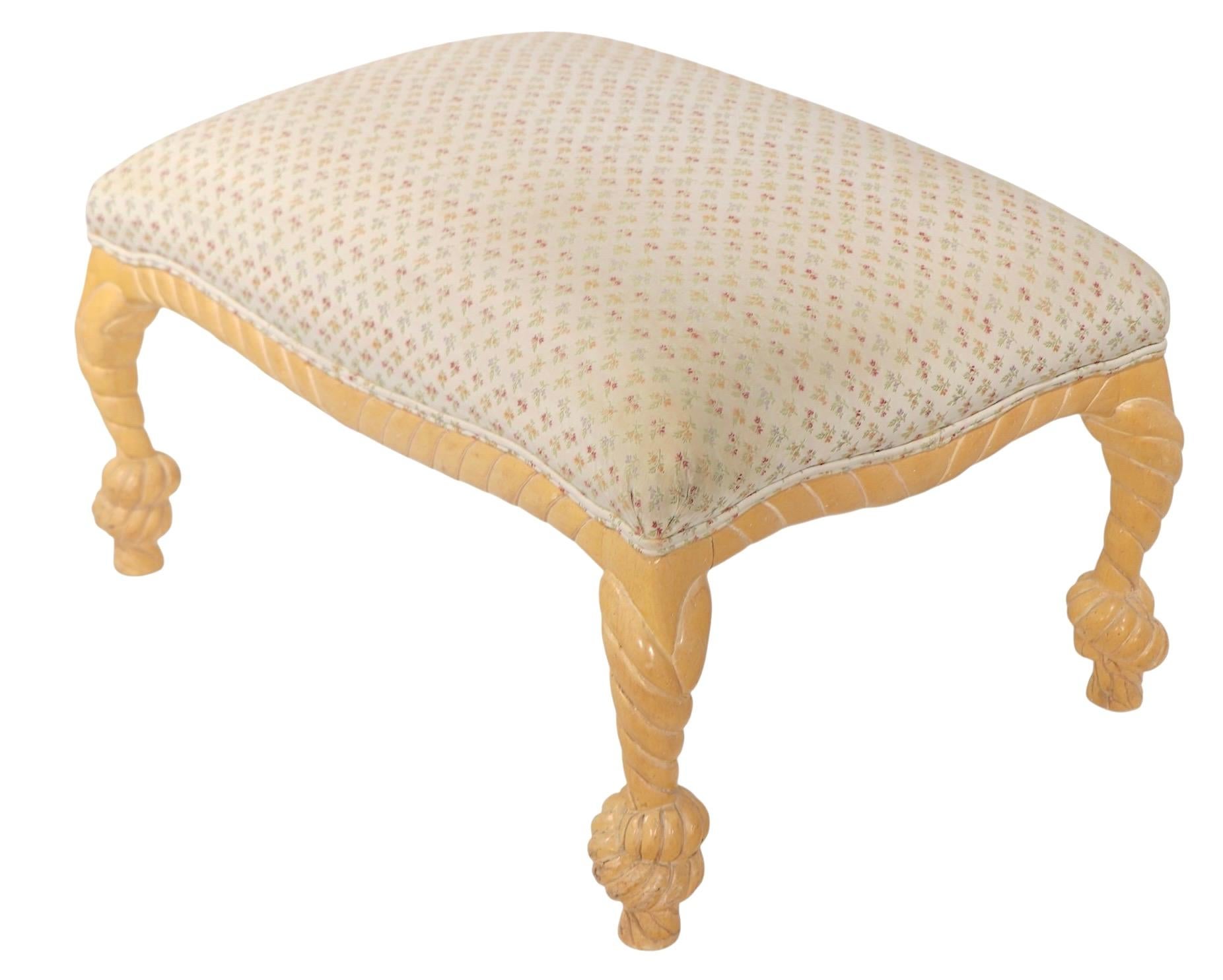 Hollywood Regency Tabouret de pied en bois sculpté avec glands en corde après  A M E Fournier Made in Italy en vente
