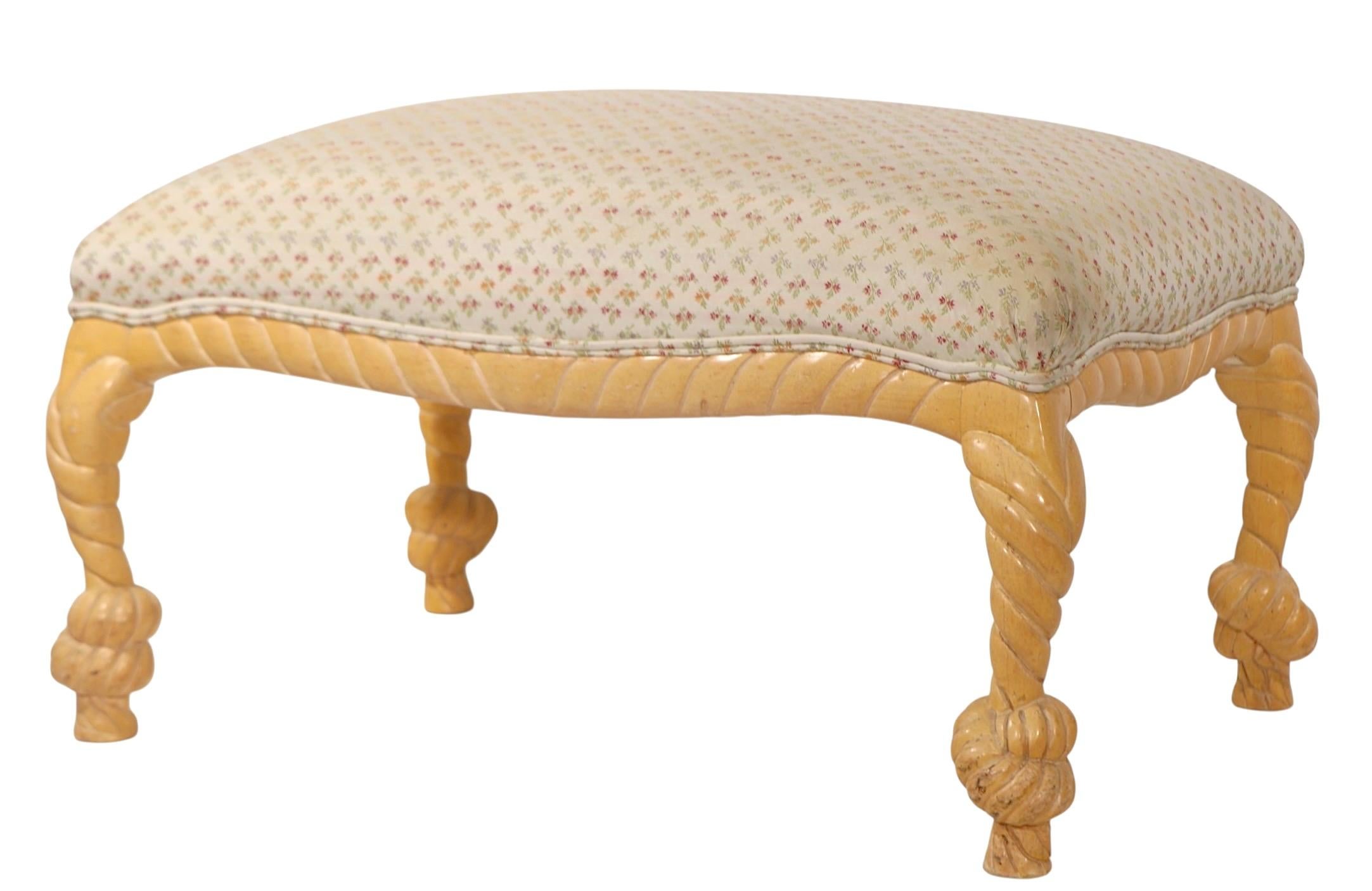 Tabouret de pied en bois sculpté avec glands en corde après  A M E Fournier Made in Italy Bon état - En vente à New York, NY