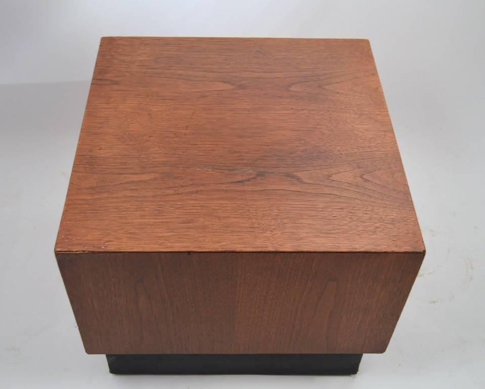 Walnut veneer over black plinth base, diminutive end stand, or display pedestal designed by Adrian Pearsall for Craft Associates. Some minor wear etc, normal and consistent with age.